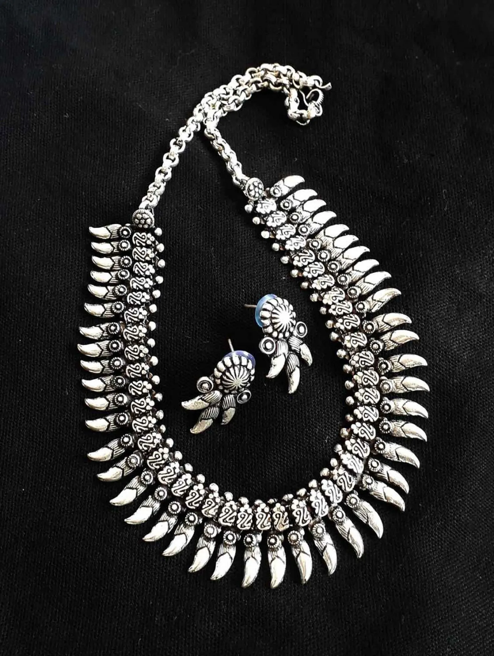 Van Phool Oxidised Choker — styled