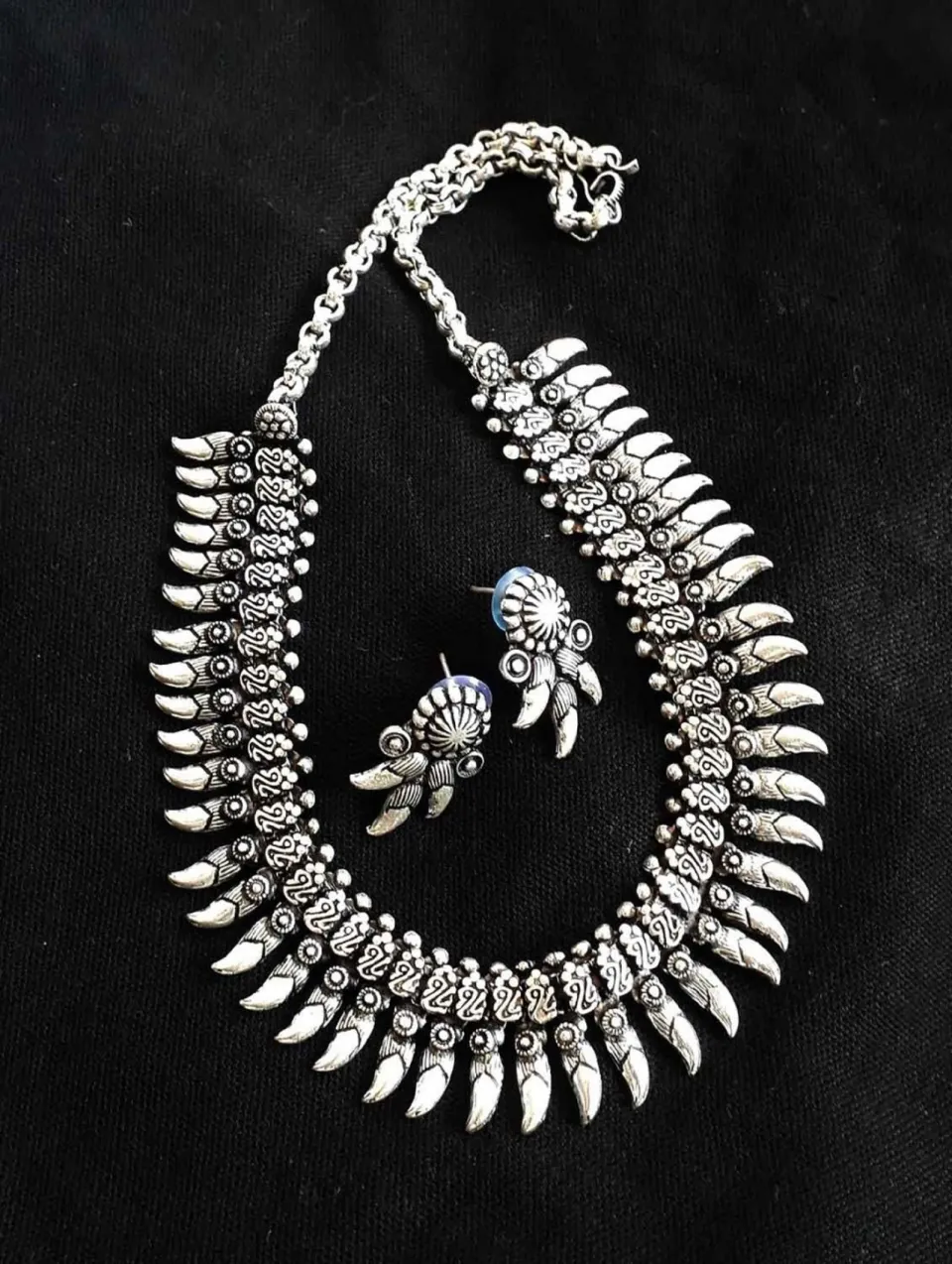 Van Phool Oxidised Choker — styled